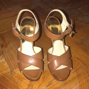 Michael Korda heeled sandals (tan-brown)